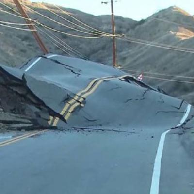 Con đường trưa bằng phẳng, chiều gập ghềnh ở California